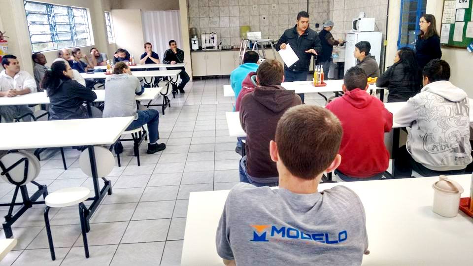 Metalúrgicos da Ferramentaria Modelo aprovam acordo salarial